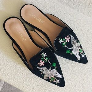 🎊HP🎊 NEW Embroidered Crane Mules 39